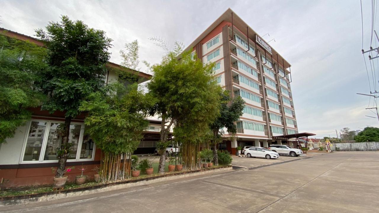 Winner Serviced Apartment Si Maha Phot Екстер'єр фото