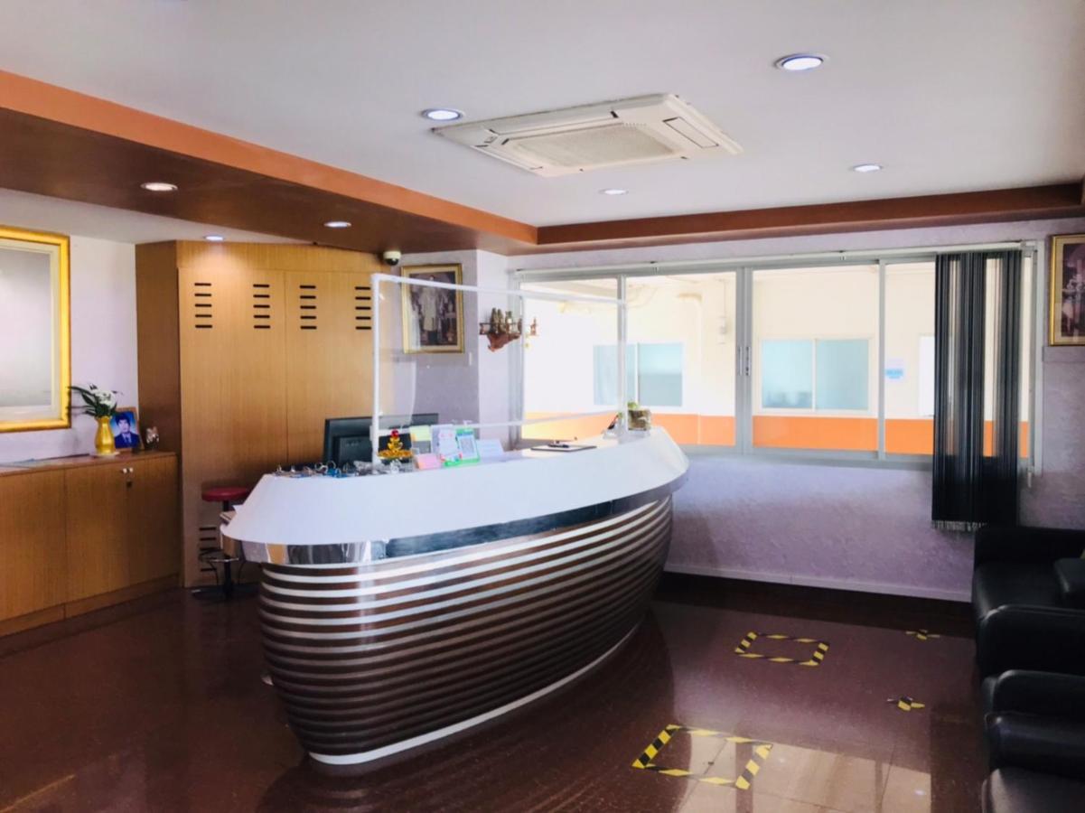 Winner Serviced Apartment Si Maha Phot Екстер'єр фото