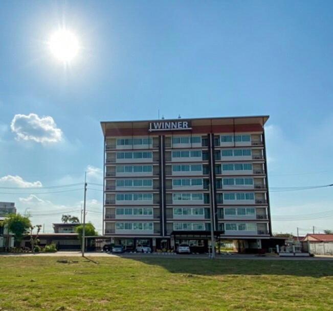 Winner Serviced Apartment Si Maha Phot Екстер'єр фото