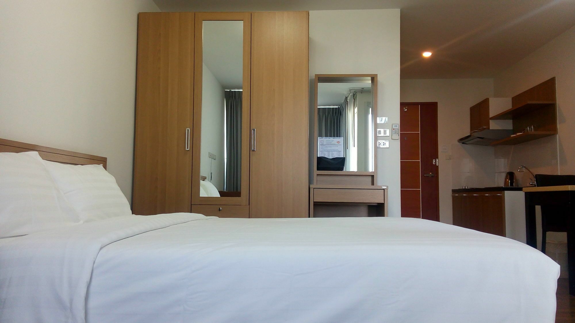 Winner Serviced Apartment Si Maha Phot Екстер'єр фото